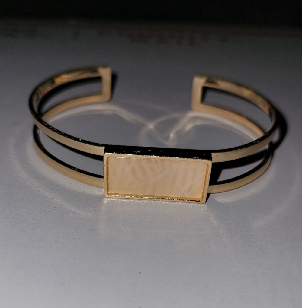 Cream Rectangle Stone Silver Tone Bracelet